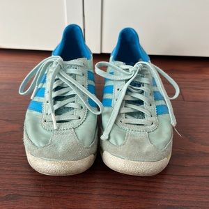 Retro/vintage Adidas tennis shoes